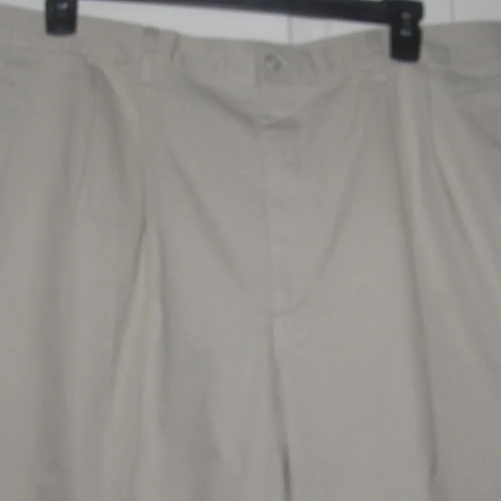 NWT Dockers RECODE Classic Fit Khaki Pants W42 L30 No Wrinkle Cotton Comfort